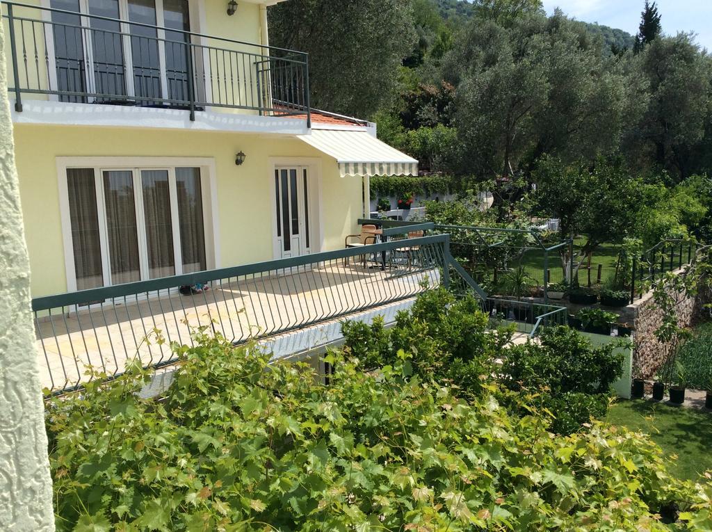 Apartments Simo Petrovac Bagian luar foto