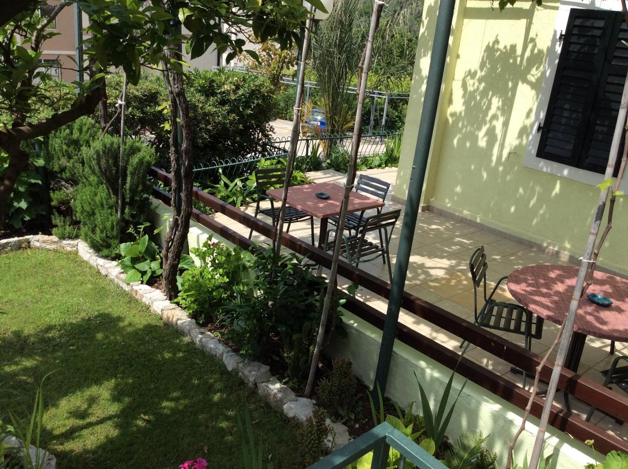 Apartments Simo Petrovac Bagian luar foto