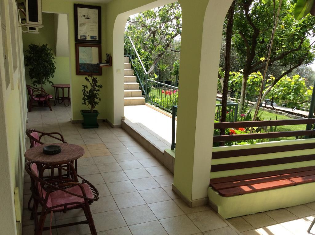 Apartments Simo Petrovac Bagian luar foto