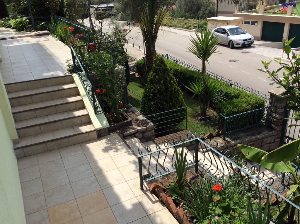 Apartments Simo Petrovac Bagian luar foto