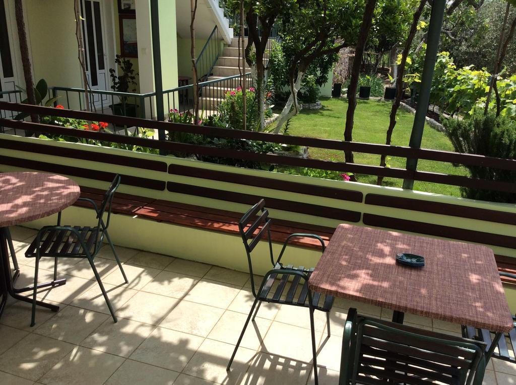 Apartments Simo Petrovac Bagian luar foto