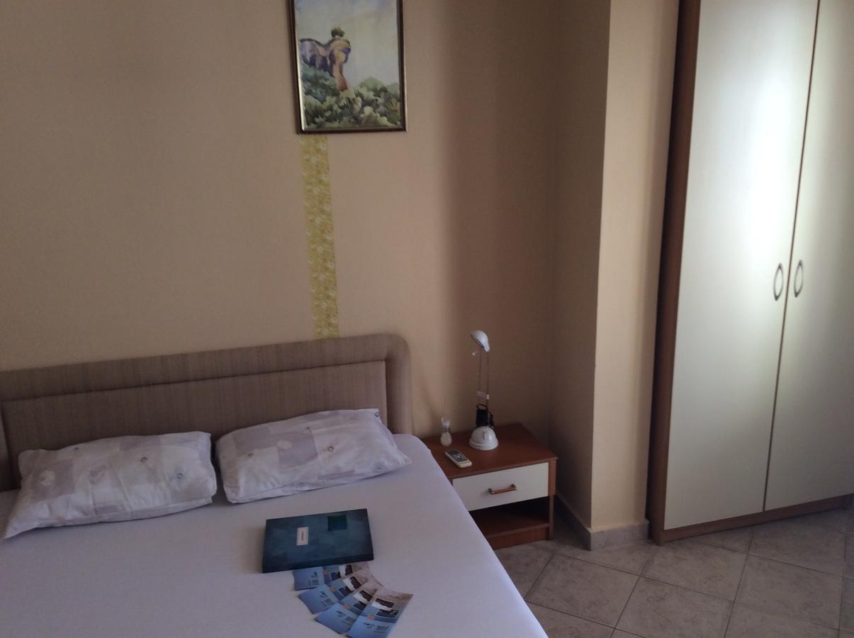 Apartments Simo Petrovac Bagian luar foto