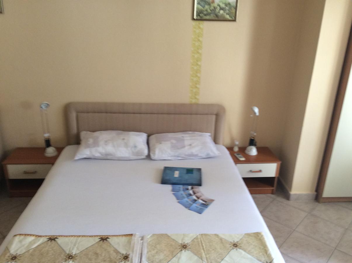 Apartments Simo Petrovac Bagian luar foto
