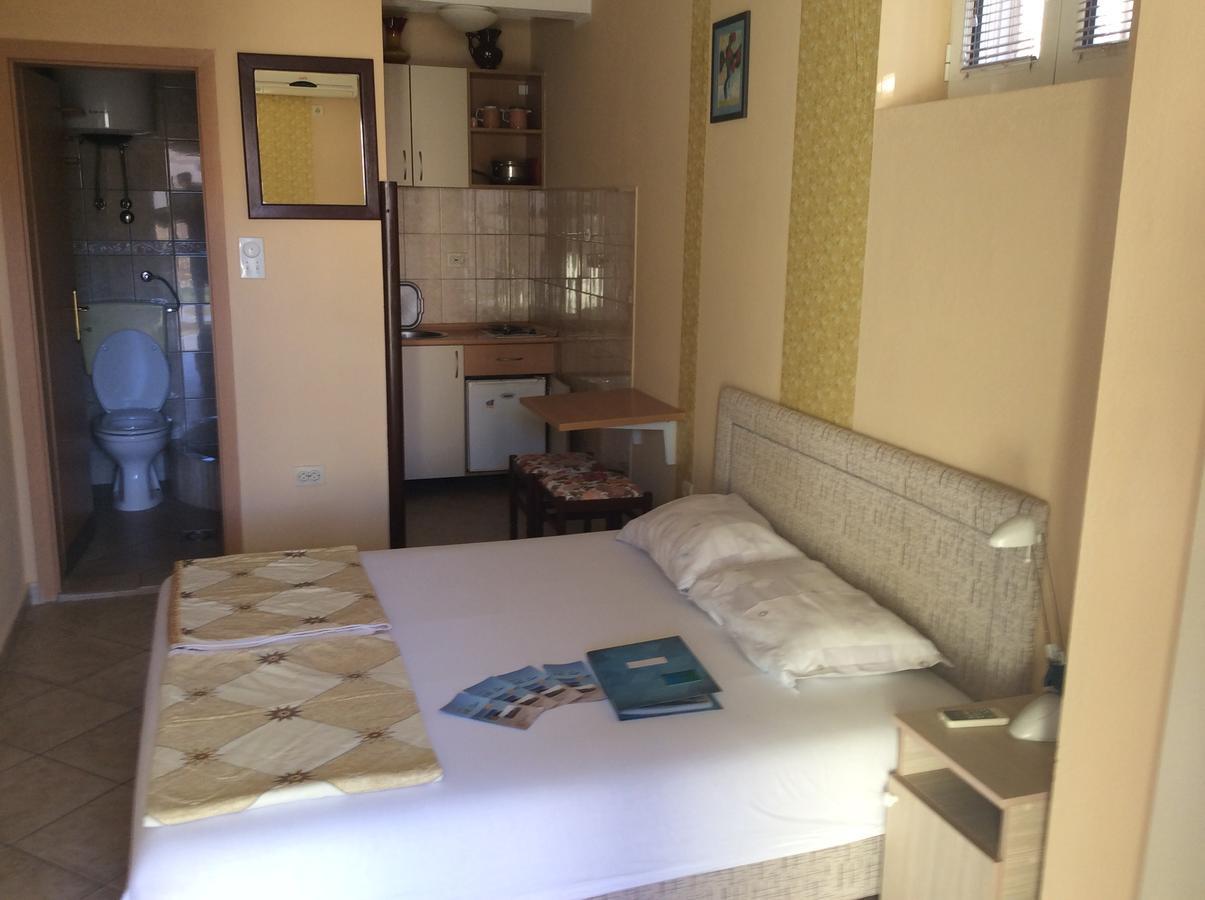 Apartments Simo Petrovac Bagian luar foto