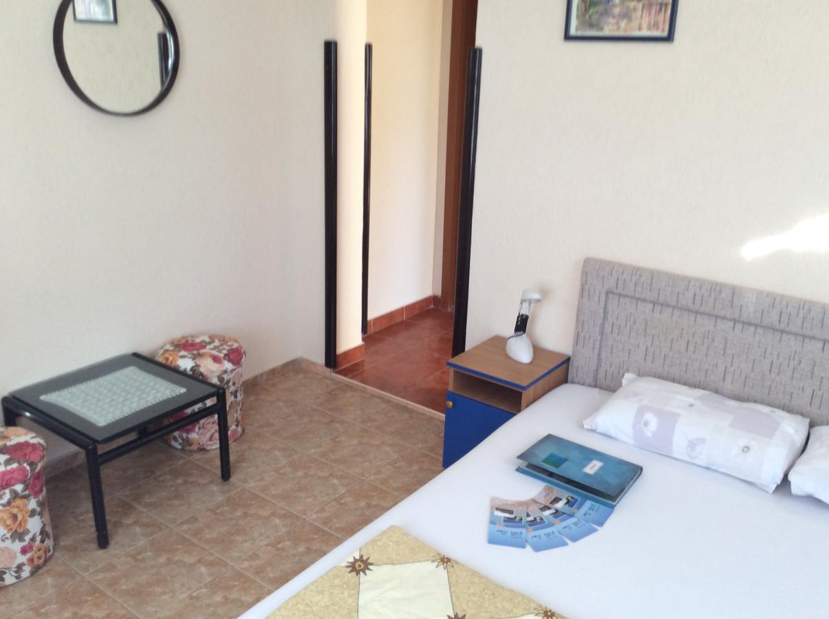Apartments Simo Petrovac Bagian luar foto