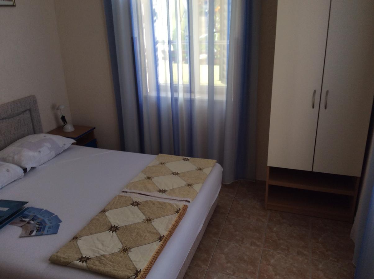 Apartments Simo Petrovac Bagian luar foto