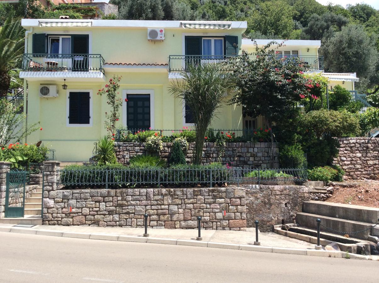 Apartments Simo Petrovac Bagian luar foto