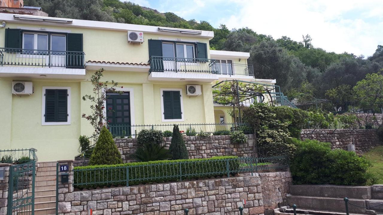 Apartments Simo Petrovac Bagian luar foto